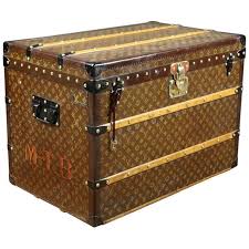 LOCKING TRUNK  ESCAPE / METAMORPHOSIS MAGIC